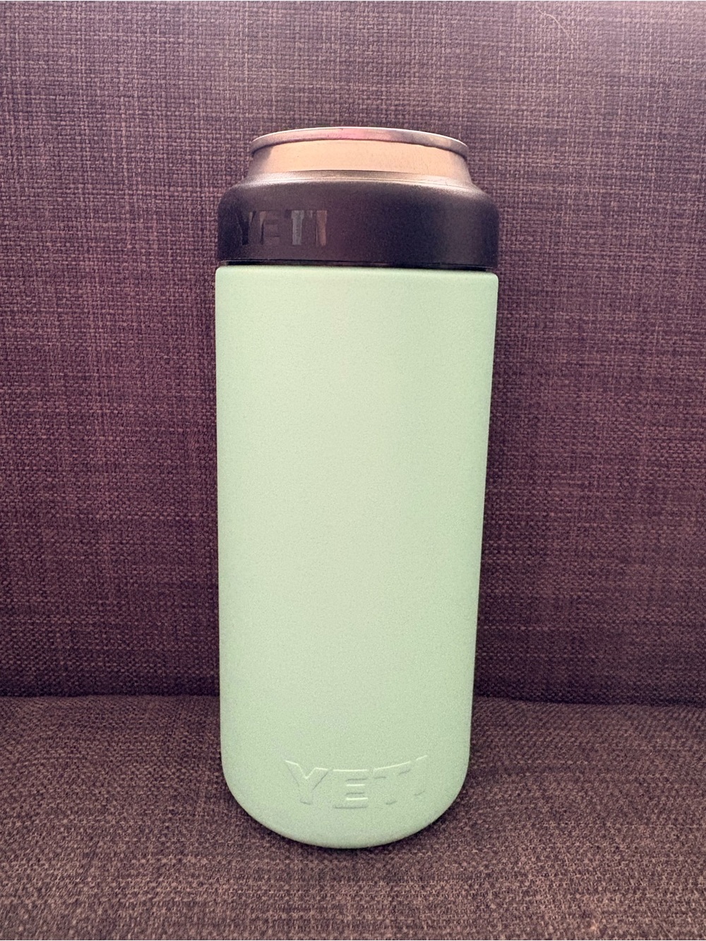Yeti - Brand New - Rambler 355 ml Colster, Slim Can